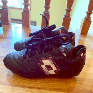 Lotto Purple and Black Girls Soccer Cleats ⚽️